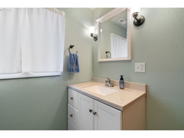 1233 Nehalem Ave, Rockaway Beach, OR 97136