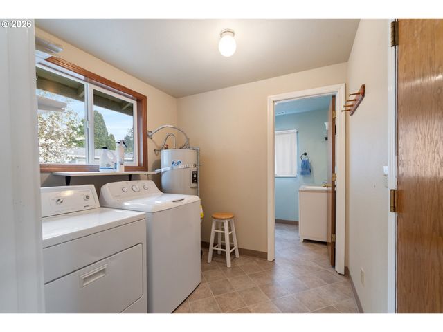 1233 Nehalem Ave, Rockaway Beach, OR 97136