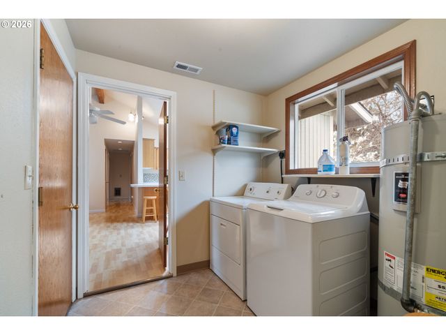 1233 Nehalem Ave, Rockaway Beach, OR 97136