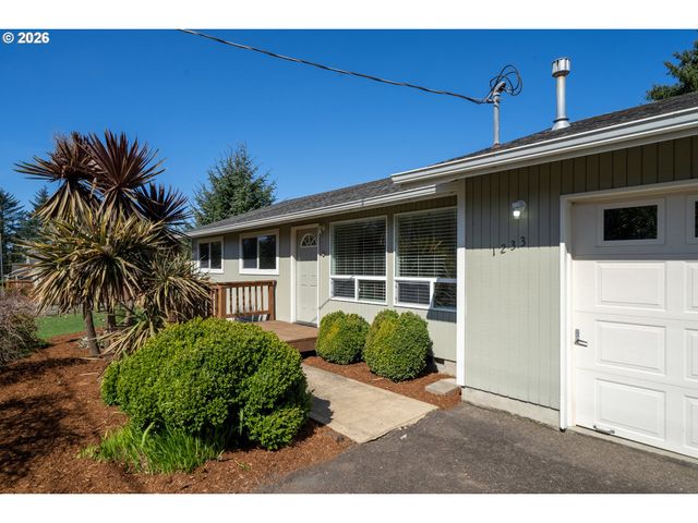 1233 Nehalem Ave, Rockaway Beach, OR 97136