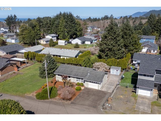 1233 Nehalem Ave, Rockaway Beach, OR 97136