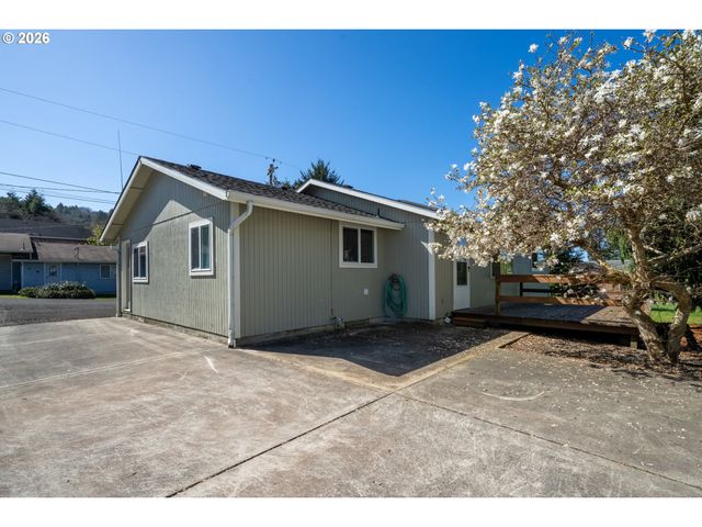 1233 Nehalem Ave, Rockaway Beach, OR 97136