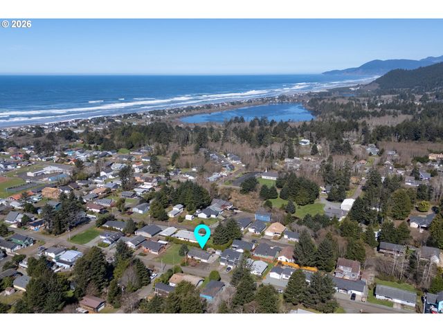 1233 Nehalem Ave, Rockaway Beach, OR 97136