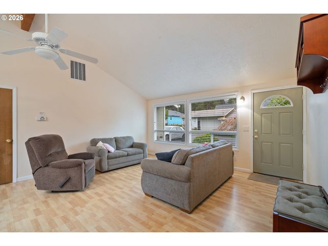 1233 Nehalem Ave, Rockaway Beach, OR 97136