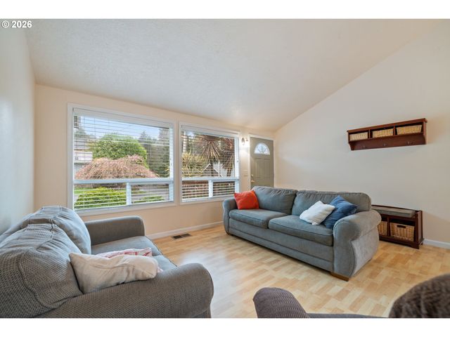 1233 Nehalem Ave, Rockaway Beach, OR 97136