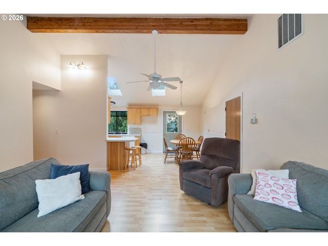 1233 Nehalem Ave, Rockaway Beach, OR 97136