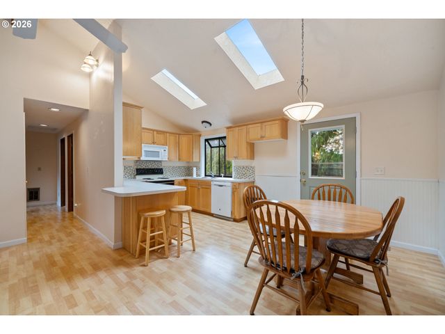 1233 Nehalem Ave, Rockaway Beach, OR 97136