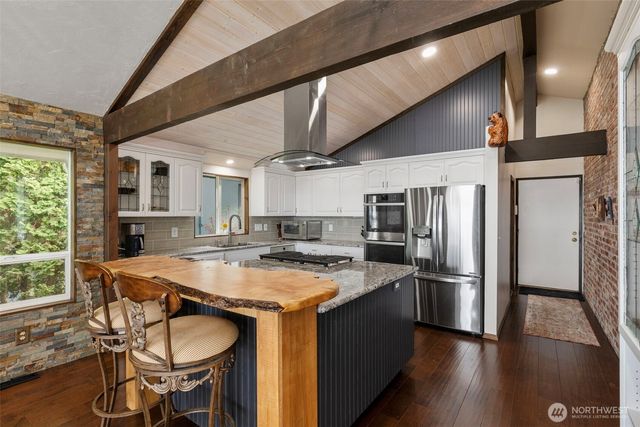 20 Jackson Lane, Port Ludlow, WA 98365