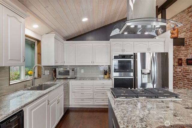 20 Jackson Lane, Port Ludlow, WA 98365