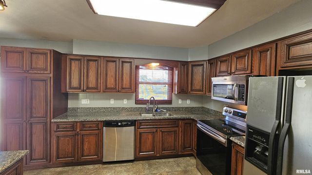 1216 S 17TH Street, Herrin, IL 62948