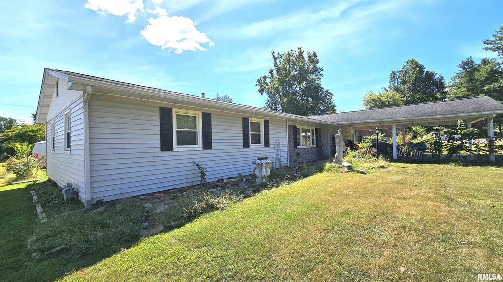 1216 S 17TH Street, Herrin, IL 62948