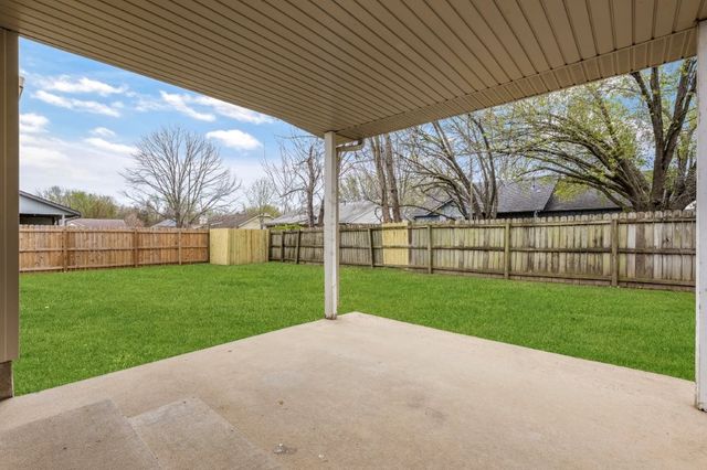 2704 W Easy Street, Rogers, AR 72756