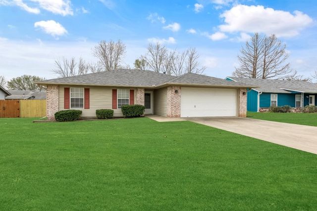 2704 W Easy Street, Rogers, AR 72756