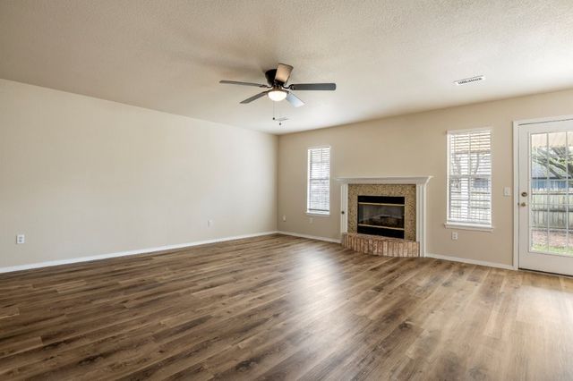 2704 W Easy Street, Rogers, AR 72756