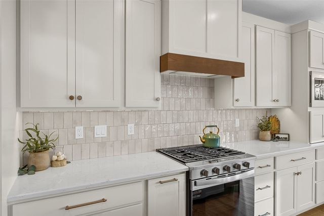 970 17th Ave SW, Mt Vernon, IA 52314