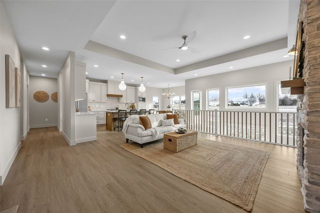 970 17th Ave SW, Mt Vernon, IA 52314