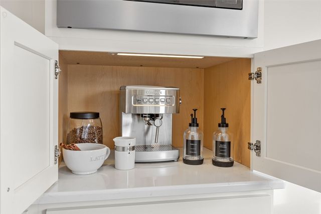 970 17th Ave SW, Mt Vernon, IA 52314