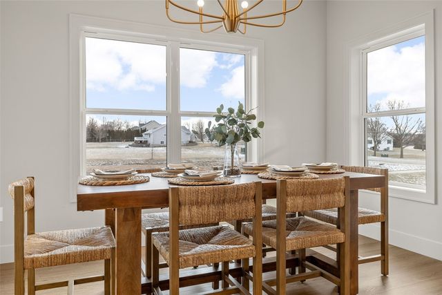 970 17th Ave SW, Mt Vernon, IA 52314