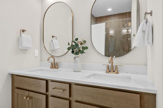 970 17th Ave SW, Mt Vernon, IA 52314