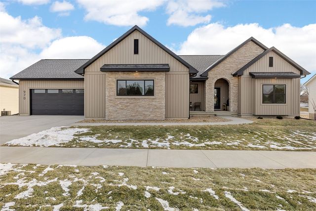 970 17th Ave SW, Mt Vernon, IA 52314