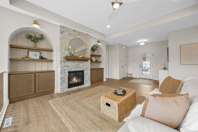 970 17th Ave SW, Mt Vernon, IA 52314