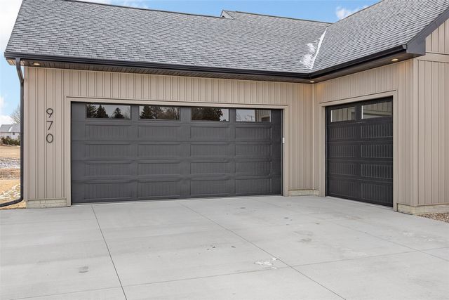 970 17th Ave SW, Mt Vernon, IA 52314