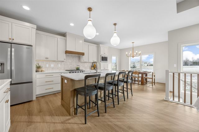 970 17th Ave SW, Mt Vernon, IA 52314