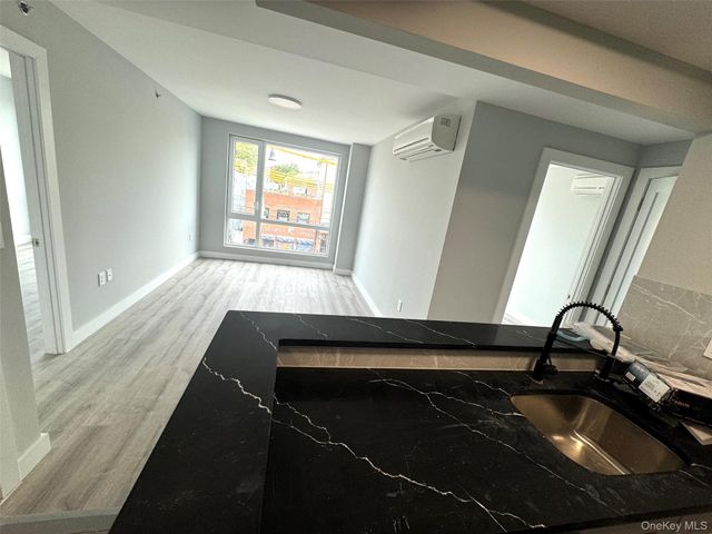 20-22 College point Boulevard 3B, Flushing, NY 11356