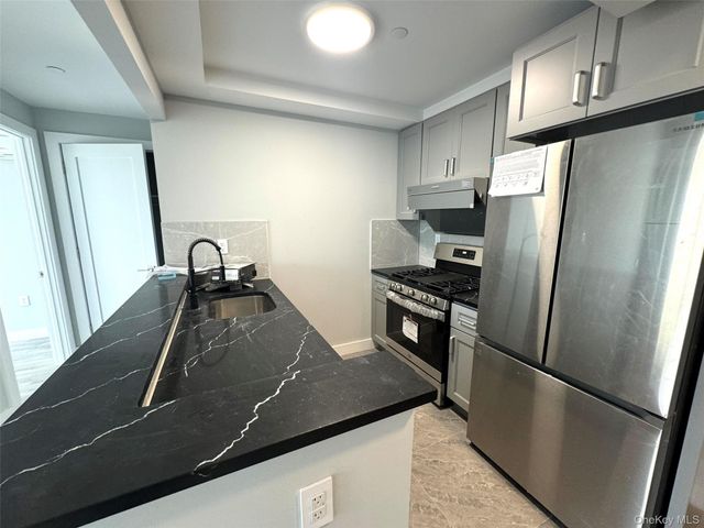20-22 College point Boulevard 3B, Flushing, NY 11356