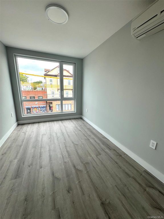20-22 College point Boulevard 3B, Flushing, NY 11356