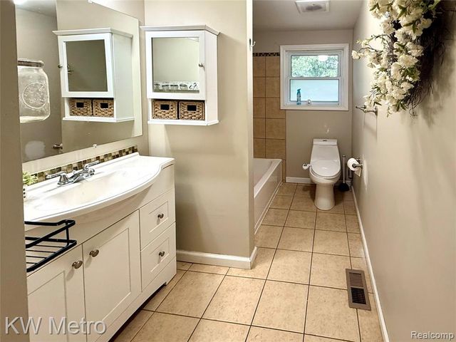 5036 Beecher Road, Flint, MI 48532