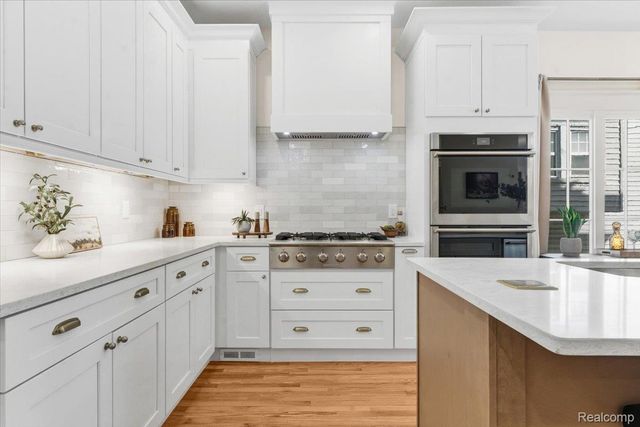 7873 Van Dyke Place, Detroit, MI 48214