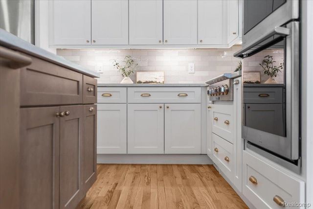 7873 Van Dyke Place, Detroit, MI 48214