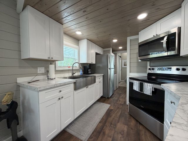112 Pine Grove Ln, Dover, TN 37058