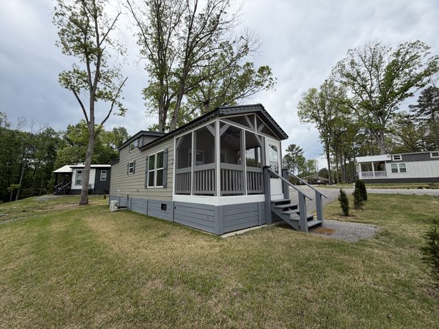 112 Pine Grove Ln, Dover, TN 37058