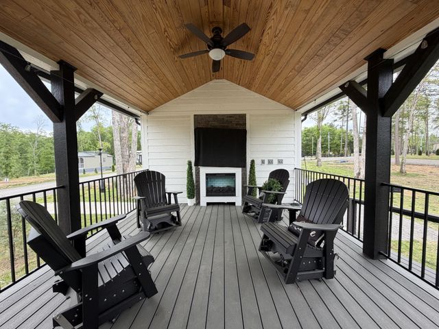 112 Pine Grove Ln, Dover, TN 37058