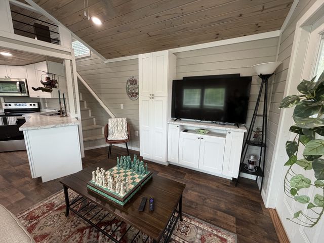 112 Pine Grove Ln, Dover, TN 37058