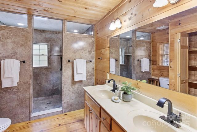 17 Aaron Way, Waynesville, NC 28786