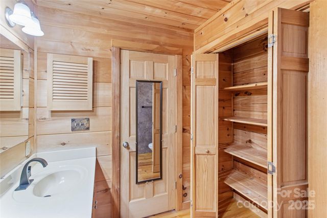 17 Aaron Way, Waynesville, NC 28786