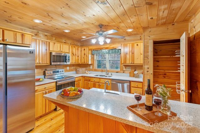17 Aaron Way, Waynesville, NC 28786
