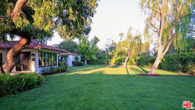 18625 Wells Drive, Tarzana (los Angeles), CA 91356