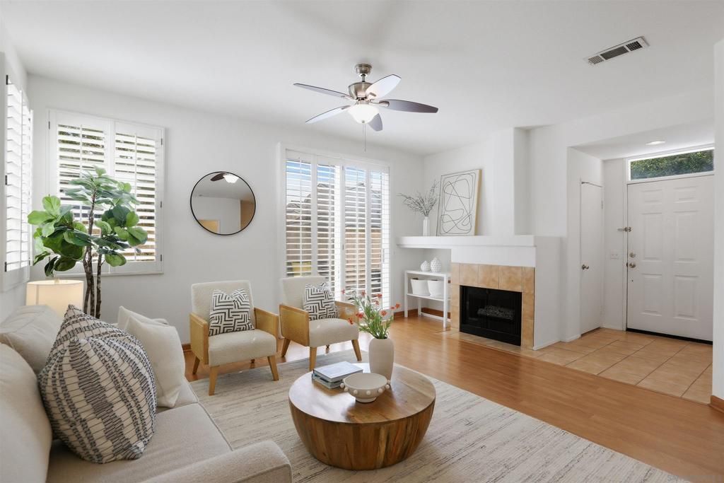 Image 1 of property listing at 8291 Gold Coast Dr 8, San Diego, CA 92126