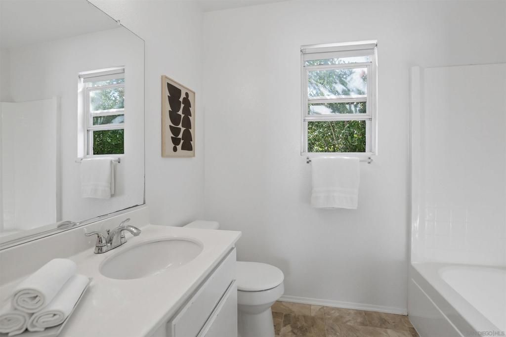 Image 24 of property listing at 8291 Gold Coast Dr 8, San Diego, CA 92126