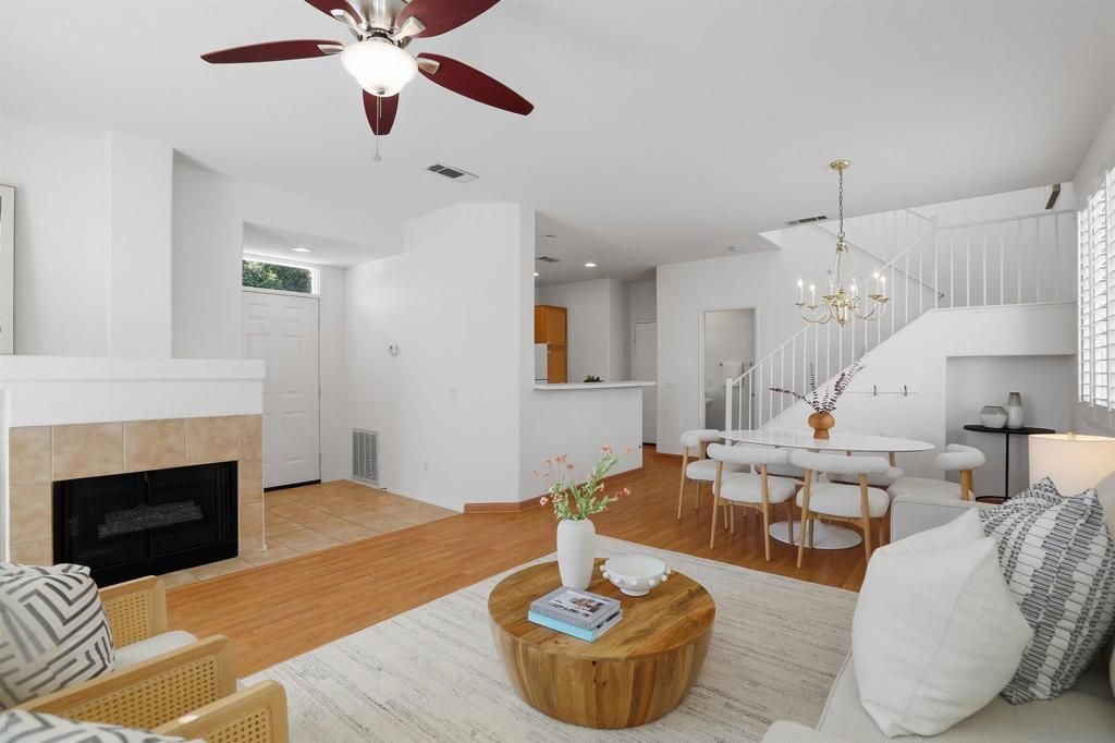 Image 9 of property listing at 8291 Gold Coast Dr 8, San Diego, CA 92126