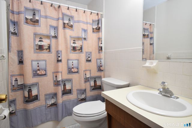 1385 Highland Avenue 13B, Waterbury, CT 06708