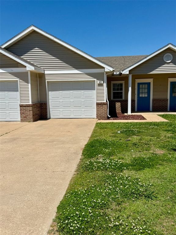 623 N 7Th Street, Rogers, AR 72756