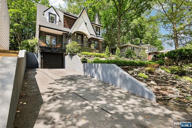 1310 Princeton Road, Teaneck, NJ 07666