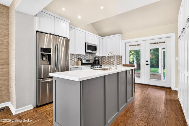 3700 Napanee Rd, Louisville, KY 40207