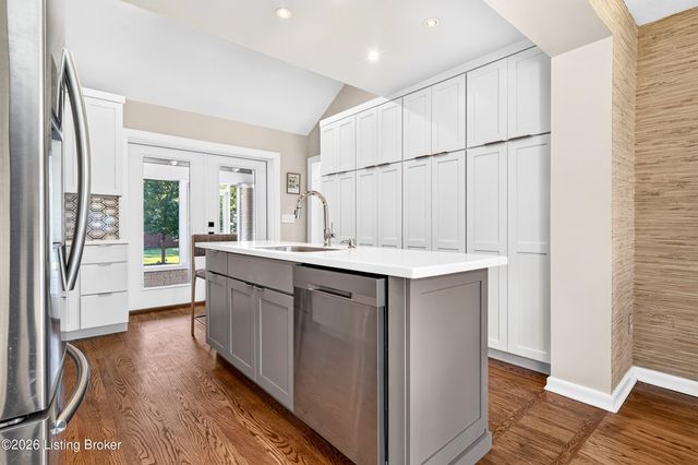3700 Napanee Rd, Louisville, KY 40207