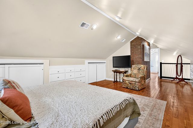 3700 Napanee Rd, Louisville, KY 40207